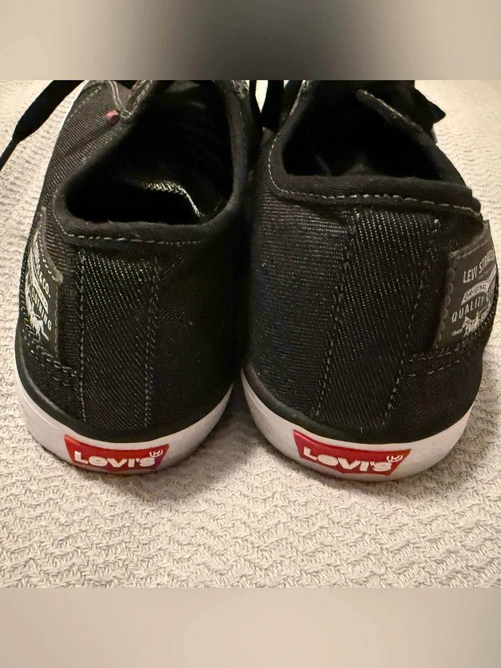 Levis wear patterned laces